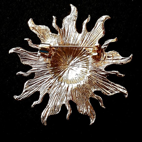 Vintage Style Golden Sun Brooch with Strong Alloy Enamel - 45mm - Elegant Look!! - Picture 5 of 5